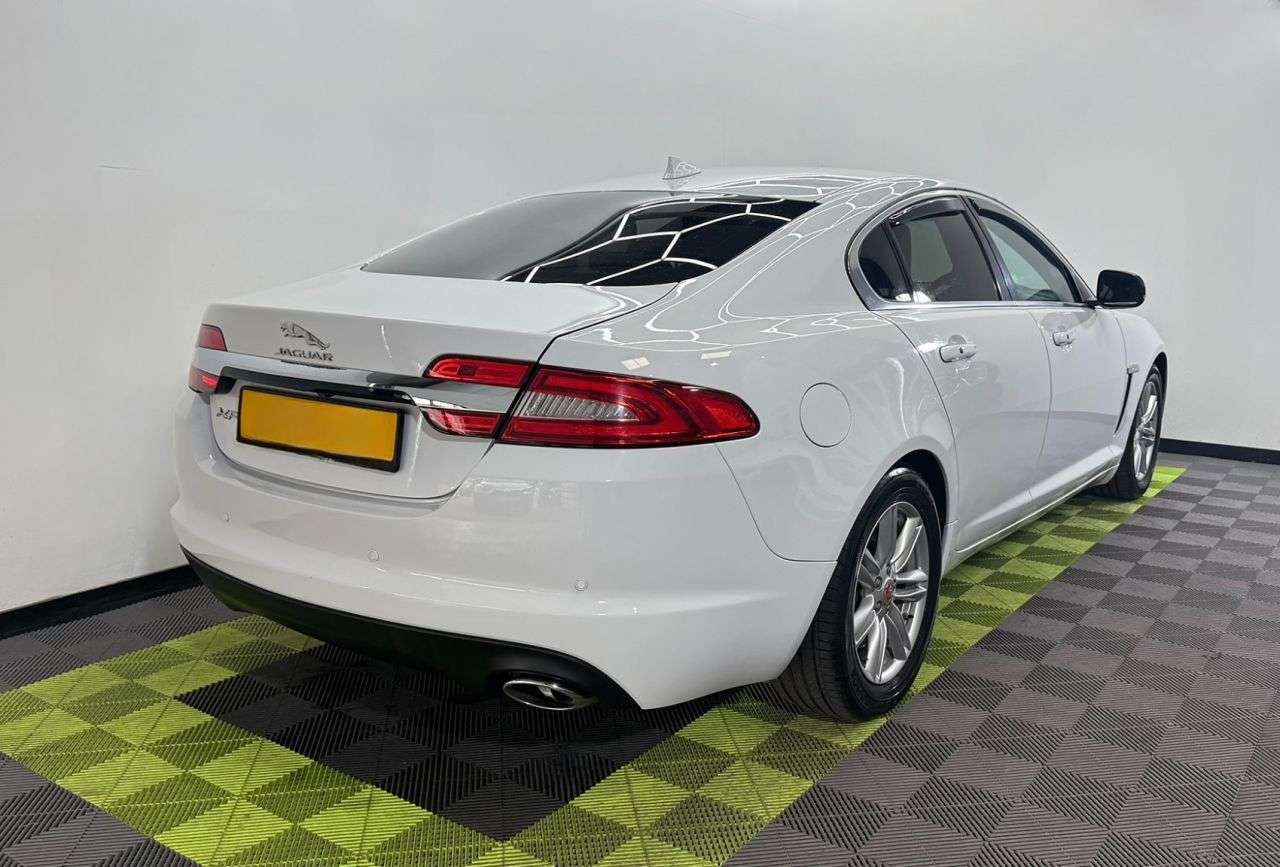 A 2015 JAGUAR XF 2.2d Portfolio Saloon 4dr Diesel Auto Euro 5 (s/s) (163 ps) A 2015 JAGUAR XF 2.2d Portfolio Saloon 4dr Diesel Auto Euro 5 (s/s) (163 ps)