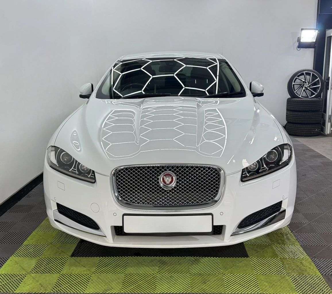 A 2015 JAGUAR XF 2.2d Portfolio Saloon 4dr Diesel Auto Euro 5 (s/s) (163 ps) A 2015 JAGUAR XF 2.2d Portfolio Saloon 4dr Diesel Auto Euro 5 (s/s) (163 ps)