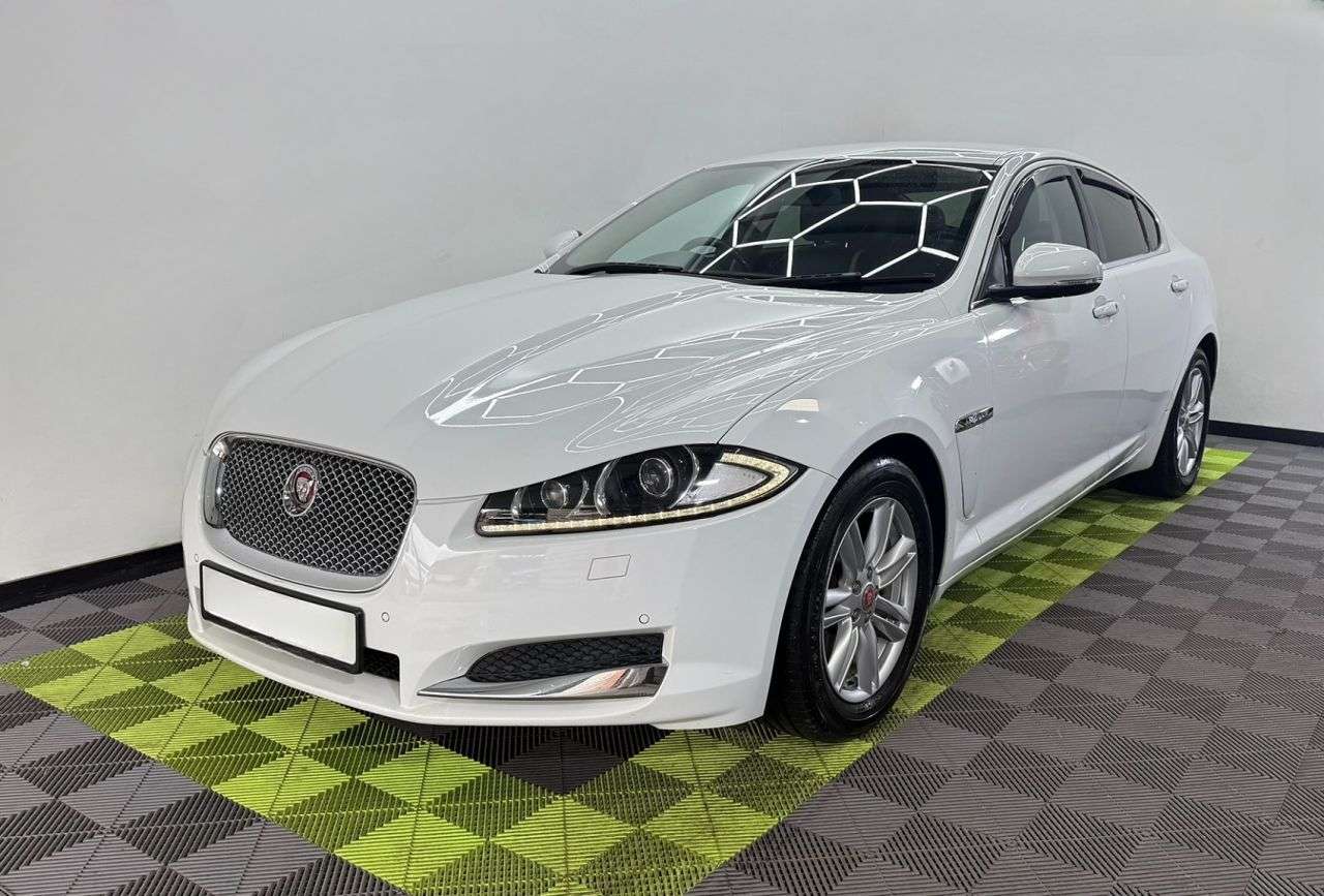 A 2015 JAGUAR XF 2.2d Portfolio Saloon 4dr Diesel Auto Euro 5 (s/s) (163 ps) A 2015 JAGUAR XF 2.2d Portfolio Saloon 4dr Diesel Auto Euro 5 (s/s) (163 ps)