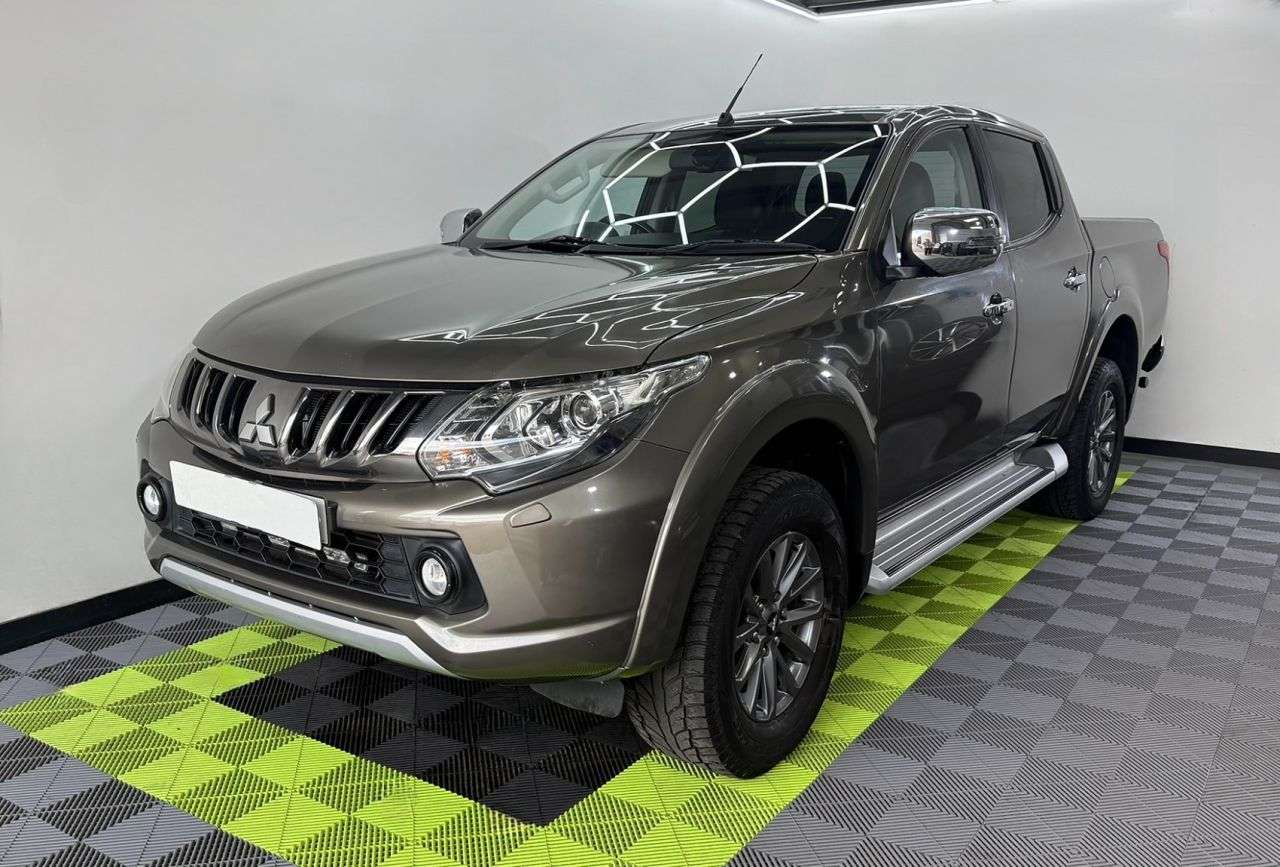 A 2017 MITSUBISHI L200 2.4 DI-D DC Warrior Pickup Double Cab 4dr Diesel Auto 4WD Euro 6 (178 ps) A 2017 MITSUBISHI L200 2.4 DI-D DC Warrior Pickup Double Cab 4dr Diesel Auto 4WD Euro 6 (178 ps)