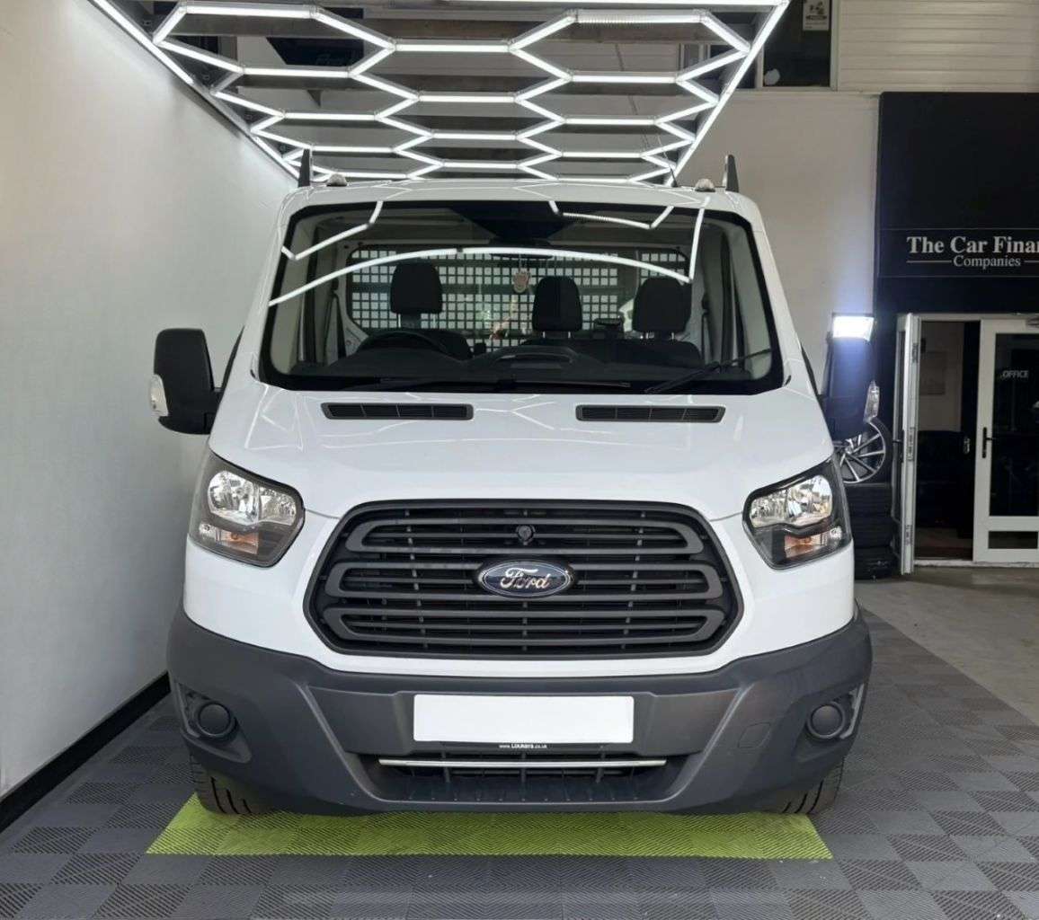 A 2018 FORD TRANSIT 2.0 350 EcoBlue Chassis Cab 2dr Diesel Manual RWD L2 H1 Euro 6 (DRW) (130 p A 2018 FORD TRANSIT 2.0 350 EcoBlue Chassis Cab 2dr Diesel Manual RWD L2 H1 Euro 6 (DRW) (130 p