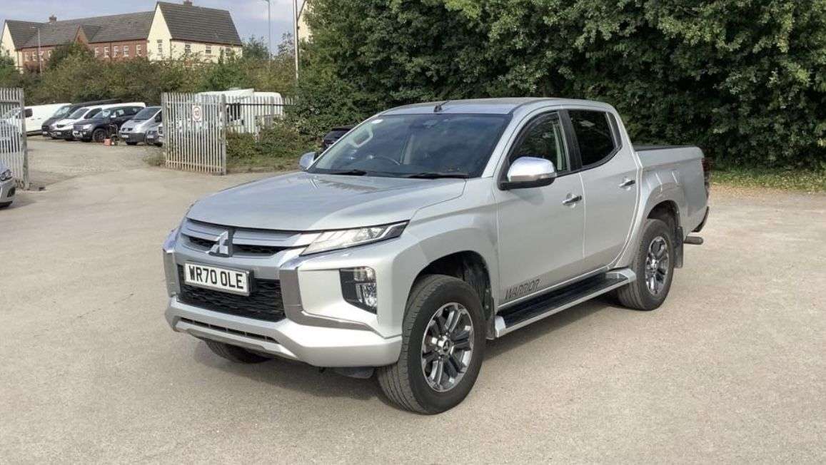 A 2020 MITSUBISHI L200 2.2 DI-D DC Warrior Pickup Double Cab 4dr Diesel Manual 4WD Euro 6 (s/s) (1 A 2020 MITSUBISHI L200 2.2 DI-D DC Warrior Pickup Double Cab 4dr Diesel Manual 4WD Euro 6 (s/s) (1