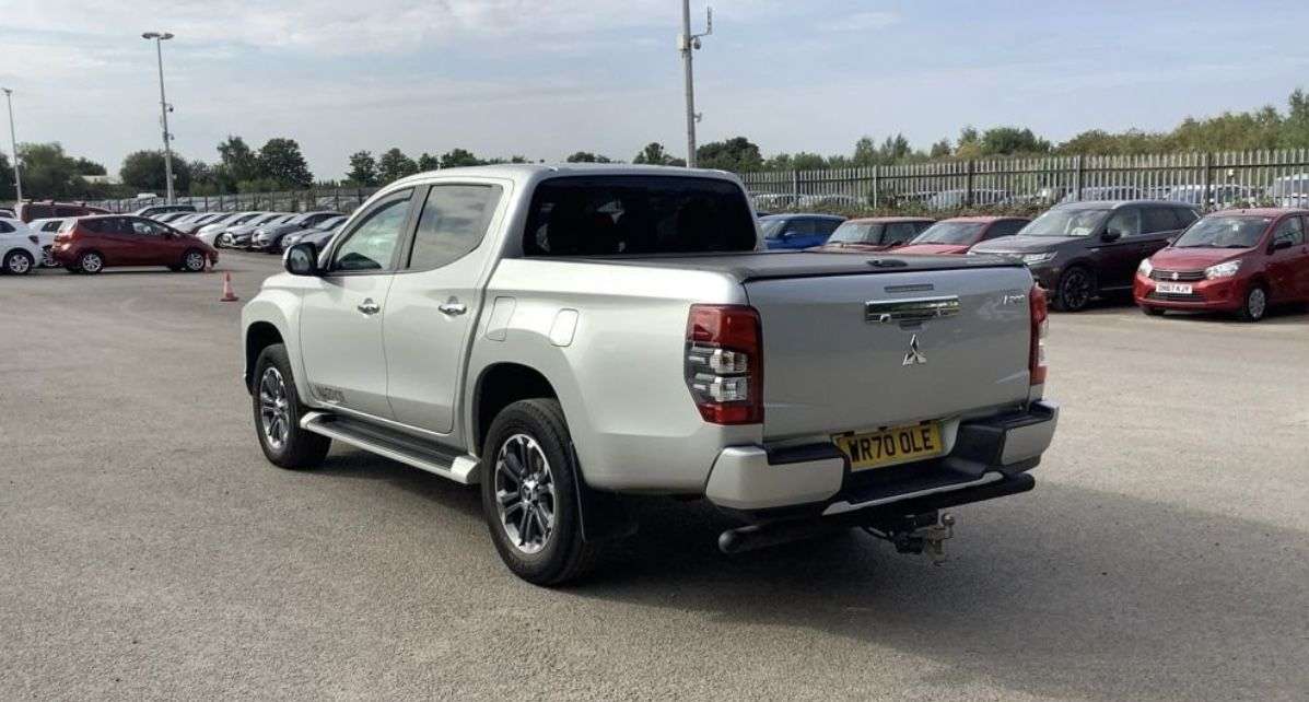 A 2020 MITSUBISHI L200 2.2 DI-D DC Warrior Pickup Double Cab 4dr Diesel Manual 4WD Euro 6 (s/s) (1 A 2020 MITSUBISHI L200 2.2 DI-D DC Warrior Pickup Double Cab 4dr Diesel Manual 4WD Euro 6 (s/s) (1
