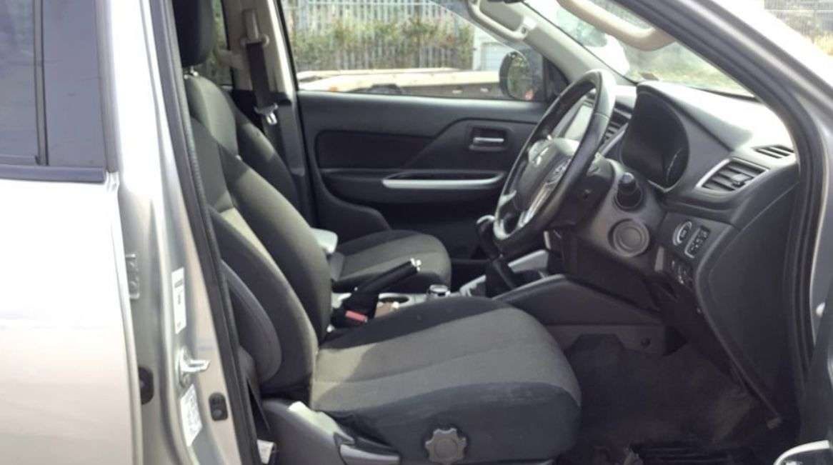 A 2020 MITSUBISHI L200 2.2 DI-D DC Warrior Pickup Double Cab 4dr Diesel Manual 4WD Euro 6 (s/s) (1 A 2020 MITSUBISHI L200 2.2 DI-D DC Warrior Pickup Double Cab 4dr Diesel Manual 4WD Euro 6 (s/s) (1