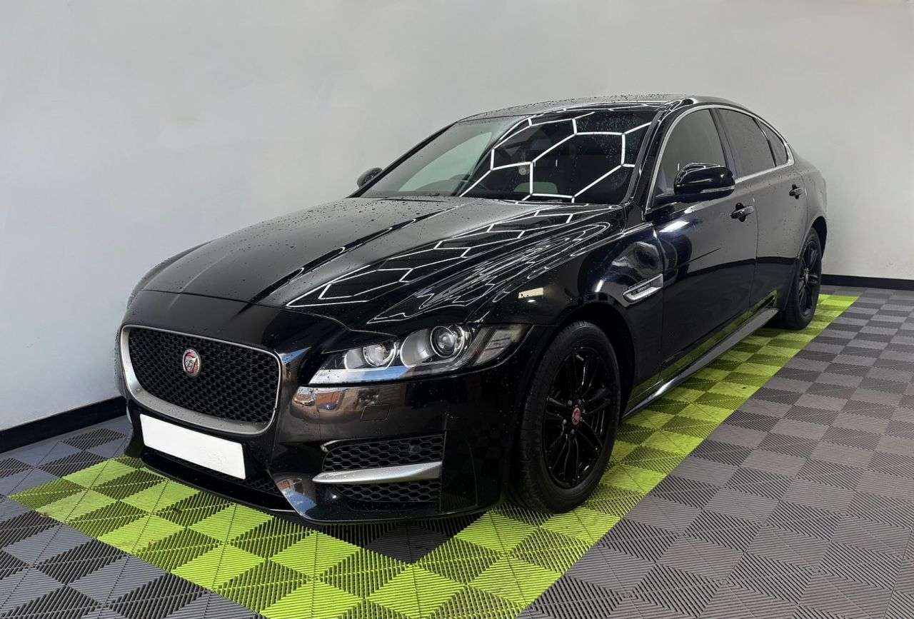 A 2016 JAGUAR XF 2.0d R-Sport Saloon 4dr Diesel Manual Euro 6 (s/s) (163 ps) A 2016 JAGUAR XF 2.0d R-Sport Saloon 4dr Diesel Manual Euro 6 (s/s) (163 ps)