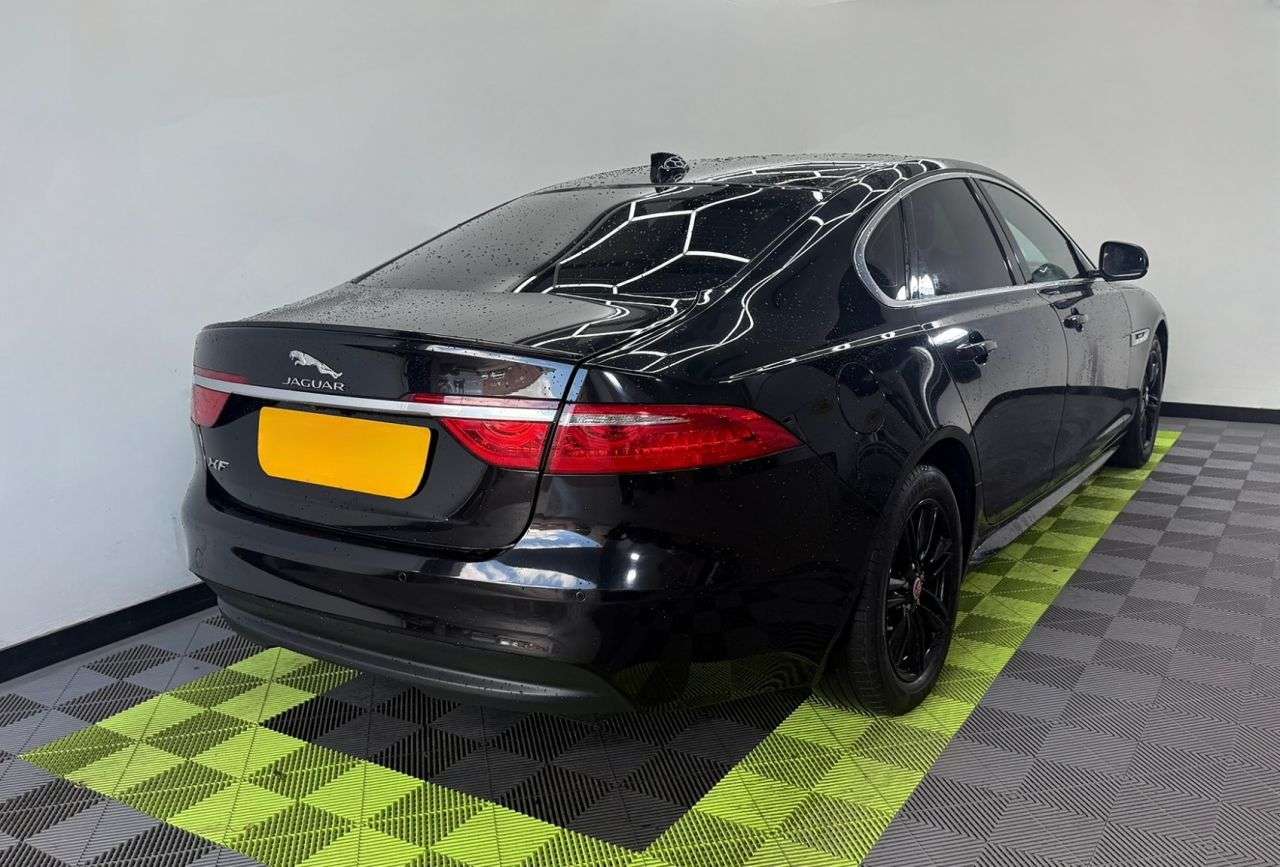 A 2016 JAGUAR XF 2.0d R-Sport Saloon 4dr Diesel Manual Euro 6 (s/s) (163 ps) A 2016 JAGUAR XF 2.0d R-Sport Saloon 4dr Diesel Manual Euro 6 (s/s) (163 ps)