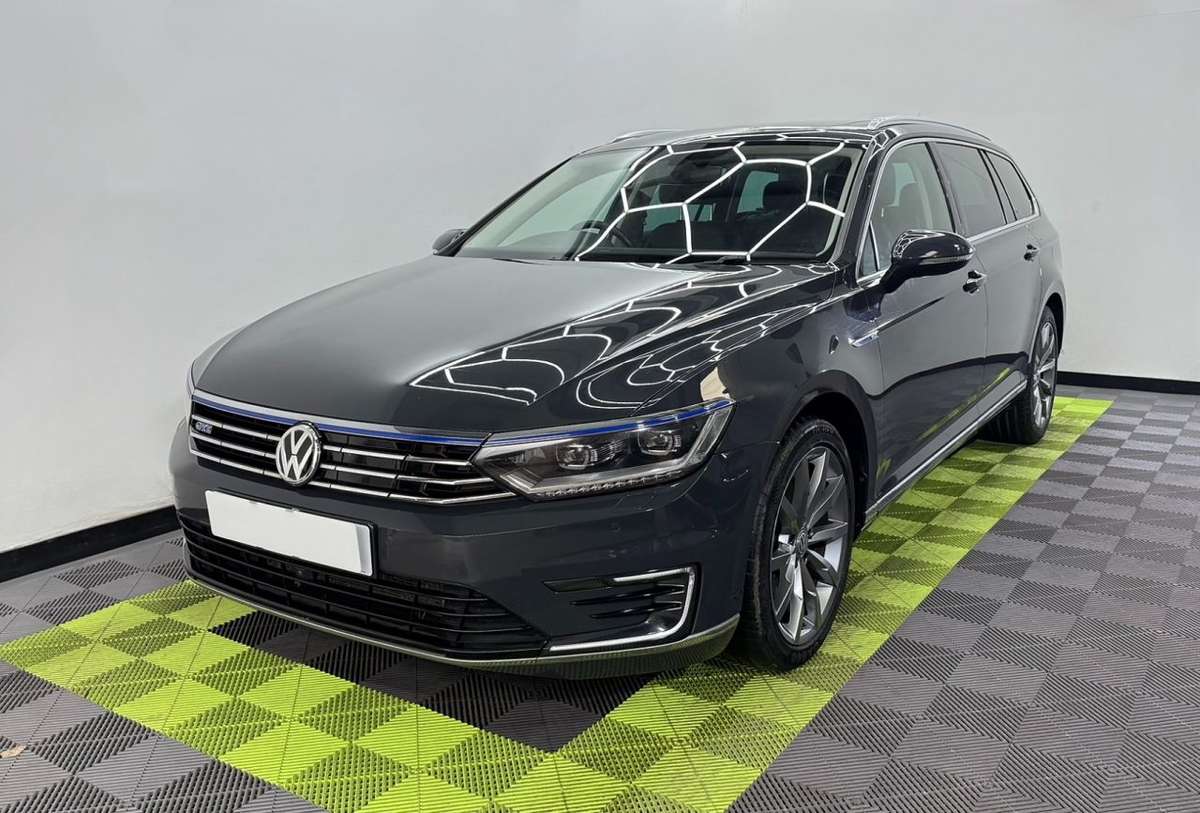 Check out this Volkswagen Passat 2018 Hybrid Electric Automatic