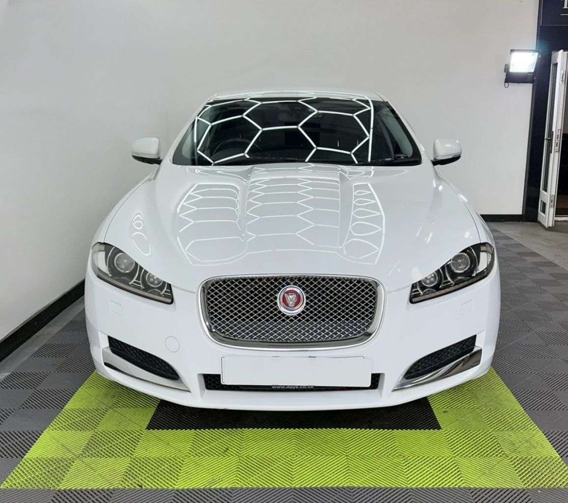 A 2014 JAGUAR XF 2.2d Luxury Saloon 4dr Diesel Auto Euro 5 (s/s) (163 ps) A 2014 JAGUAR XF 2.2d Luxury Saloon 4dr Diesel Auto Euro 5 (s/s) (163 ps)