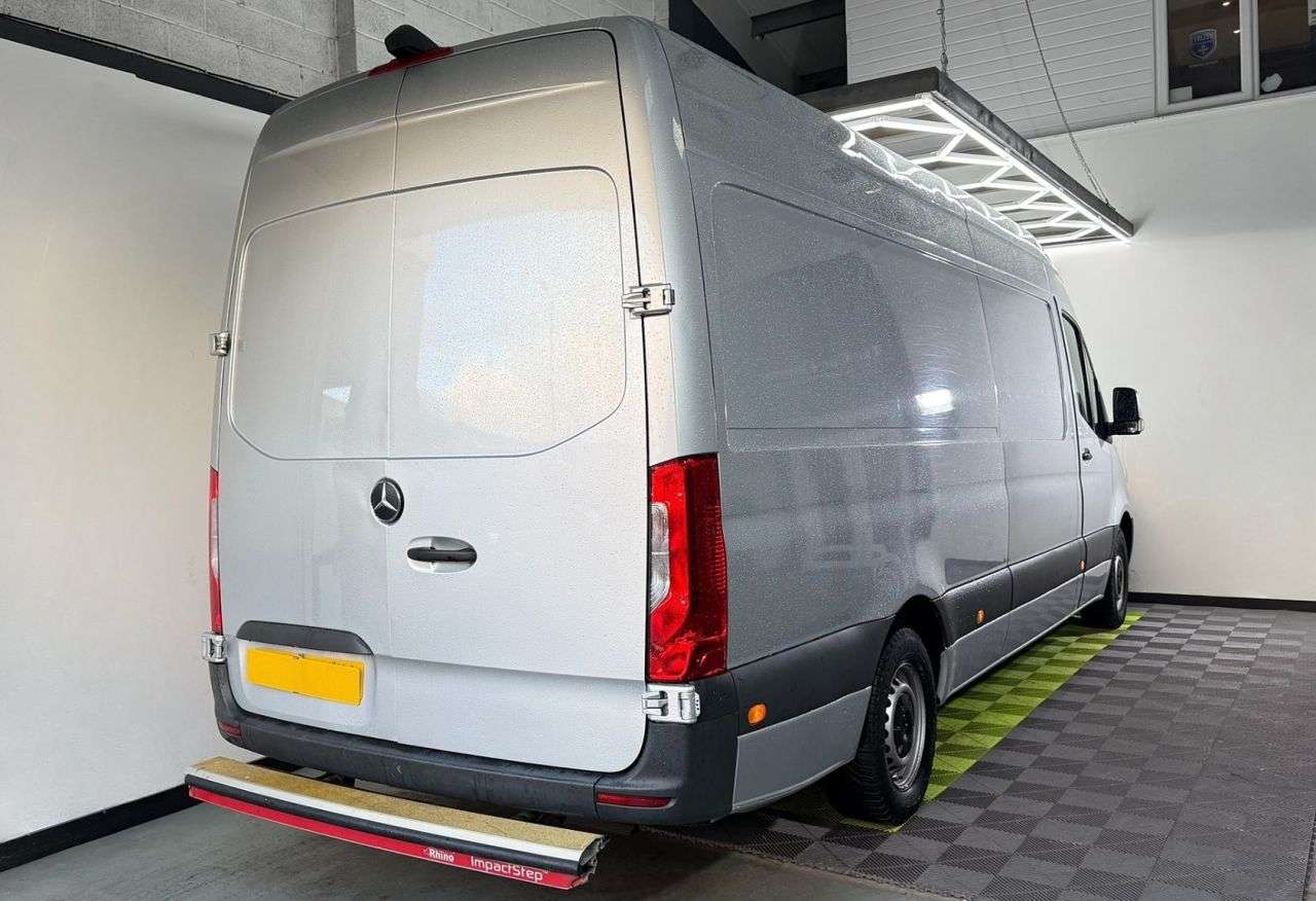 A 2020 MERCEDES-BENZ SPRINTER 2.1 314 CDI Panel Van 5dr Diesel Manual RWD L3 H2 Euro 6 (143 ps) A 2020 MERCEDES-BENZ SPRINTER 2.1 314 CDI Panel Van 5dr Diesel Manual RWD L3 H2 Euro 6 (143 ps)