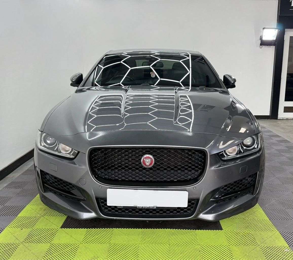A 2017 JAGUAR XE 2.0d R-Sport Saloon 4dr Diesel Auto AWD Euro 6 (s/s) (240 ps) A 2017 JAGUAR XE 2.0d R-Sport Saloon 4dr Diesel Auto AWD Euro 6 (s/s) (240 ps)
