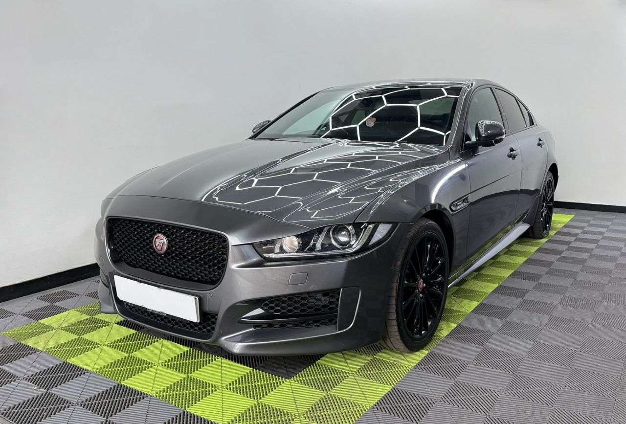 A 2017 JAGUAR XE 2.0d R-Sport Saloon 4dr Diesel Auto AWD Euro 6 (s/s) (240 ps) A 2017 JAGUAR XE 2.0d R-Sport Saloon 4dr Diesel Auto AWD Euro 6 (s/s) (240 ps)