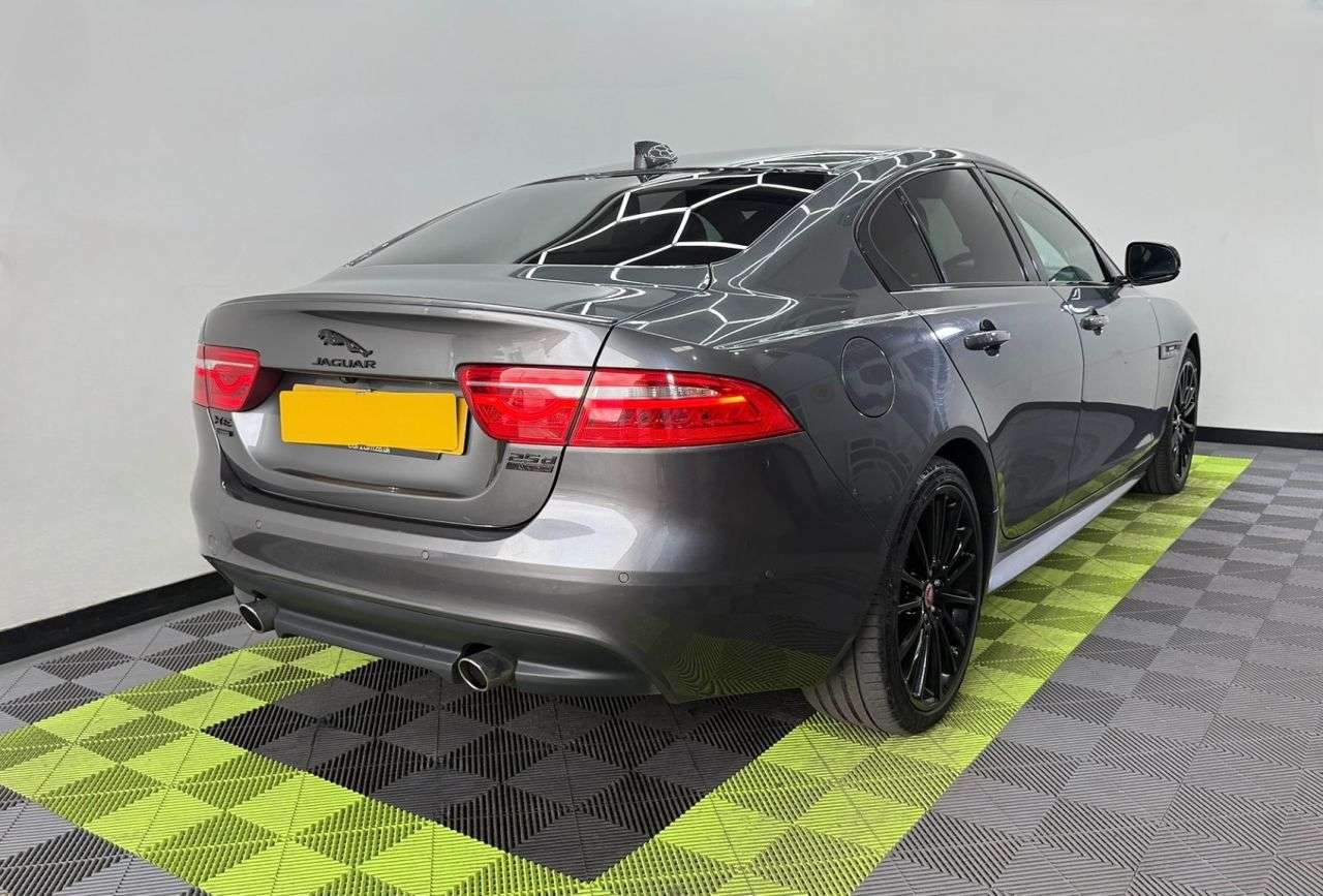 A 2017 JAGUAR XE 2.0d R-Sport Saloon 4dr Diesel Auto AWD Euro 6 (s/s) (240 ps) A 2017 JAGUAR XE 2.0d R-Sport Saloon 4dr Diesel Auto AWD Euro 6 (s/s) (240 ps)