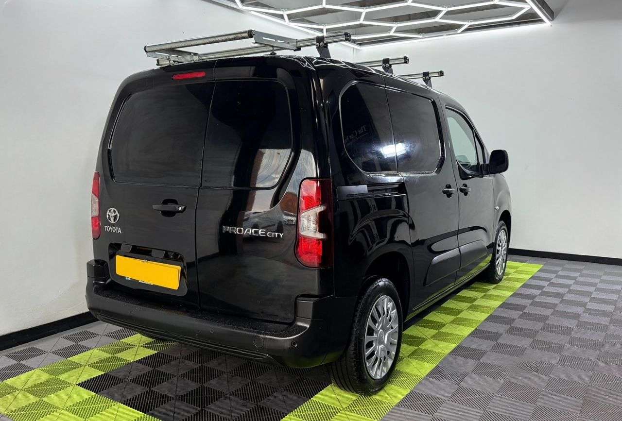 A 2022 TOYOTA PROACE CITY 1.5 BlueHDi Icon Short Panel Van 5dr Diesel Manual SWB Euro 6 (s/s) (100 bh A 2022 TOYOTA PROACE CITY 1.5 BlueHDi Icon Short Panel Van 5dr Diesel Manual SWB Euro 6 (s/s) (100 bh