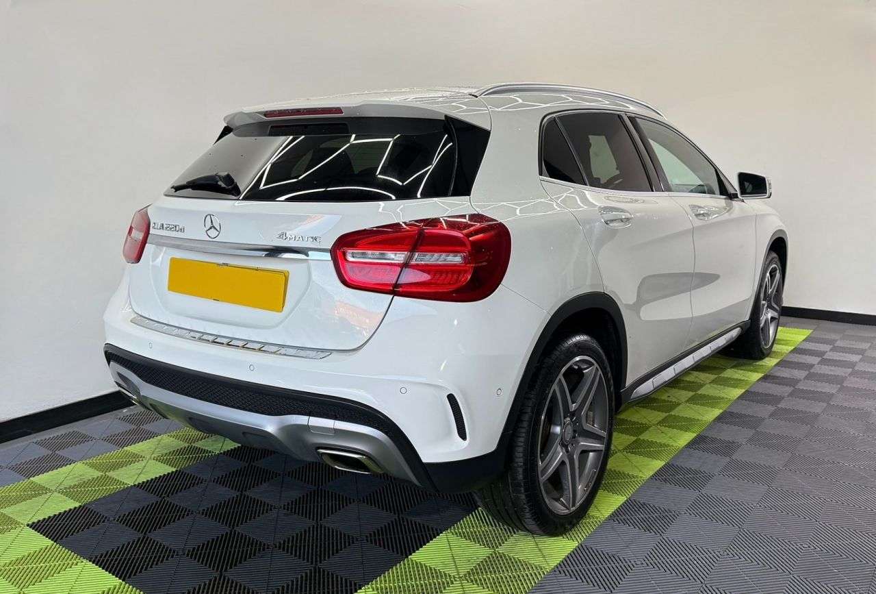 null MERCEDES-BENZ GLA null MERCEDES-BENZ GLA