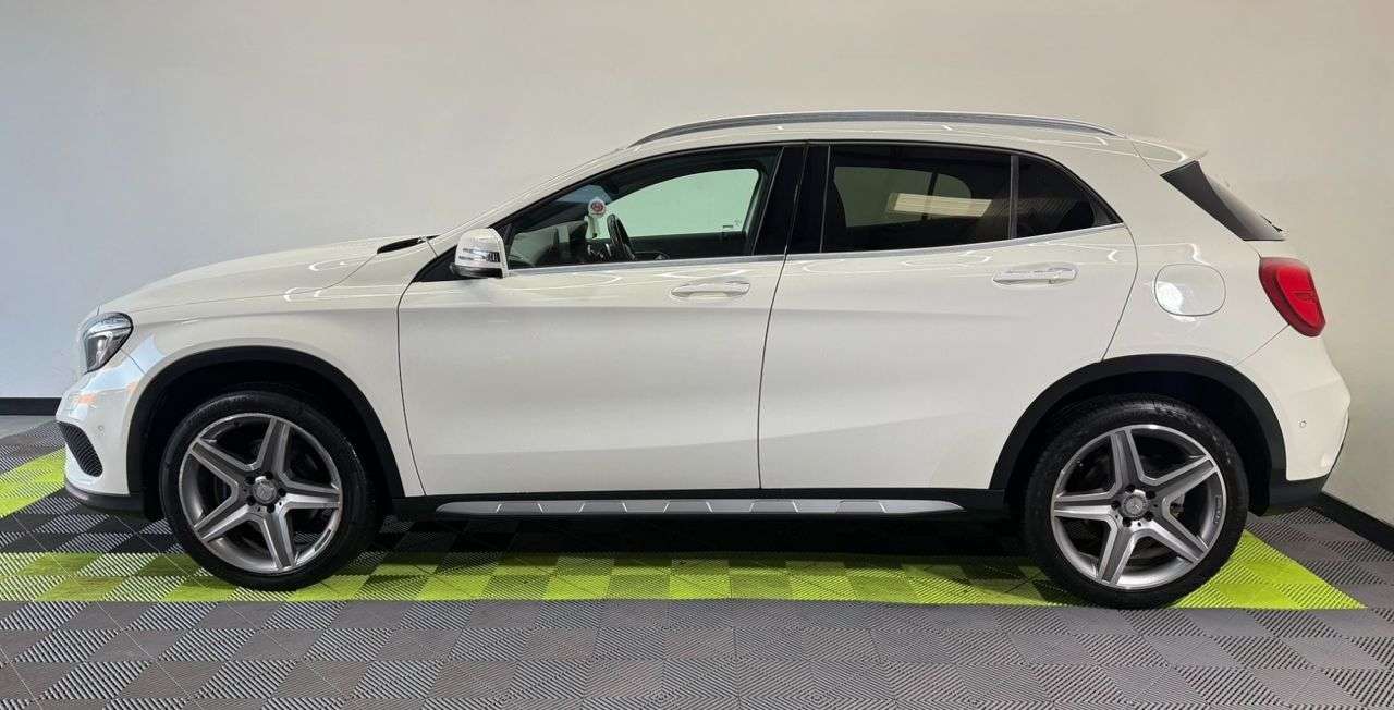 null MERCEDES-BENZ GLA null MERCEDES-BENZ GLA