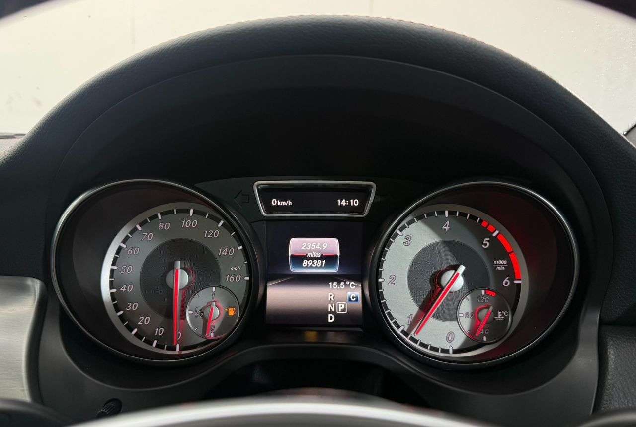 null MERCEDES-BENZ GLA null MERCEDES-BENZ GLA