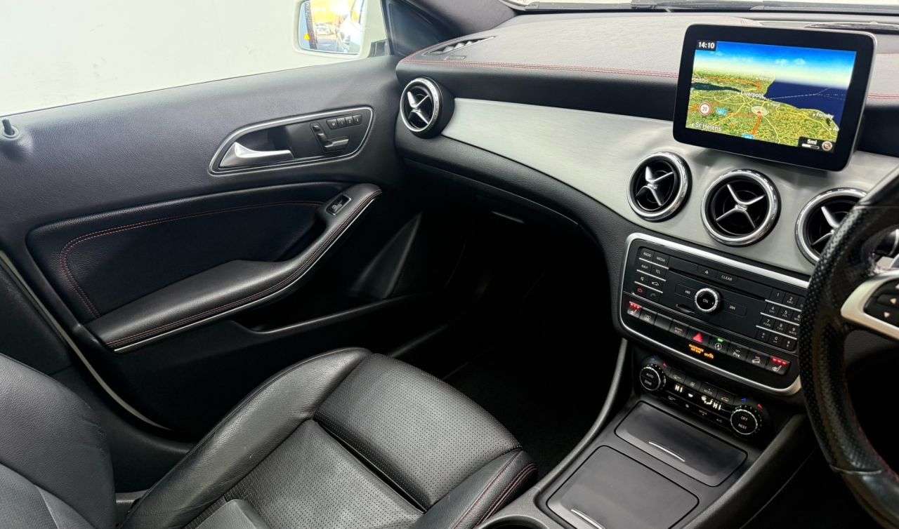null MERCEDES-BENZ GLA null MERCEDES-BENZ GLA