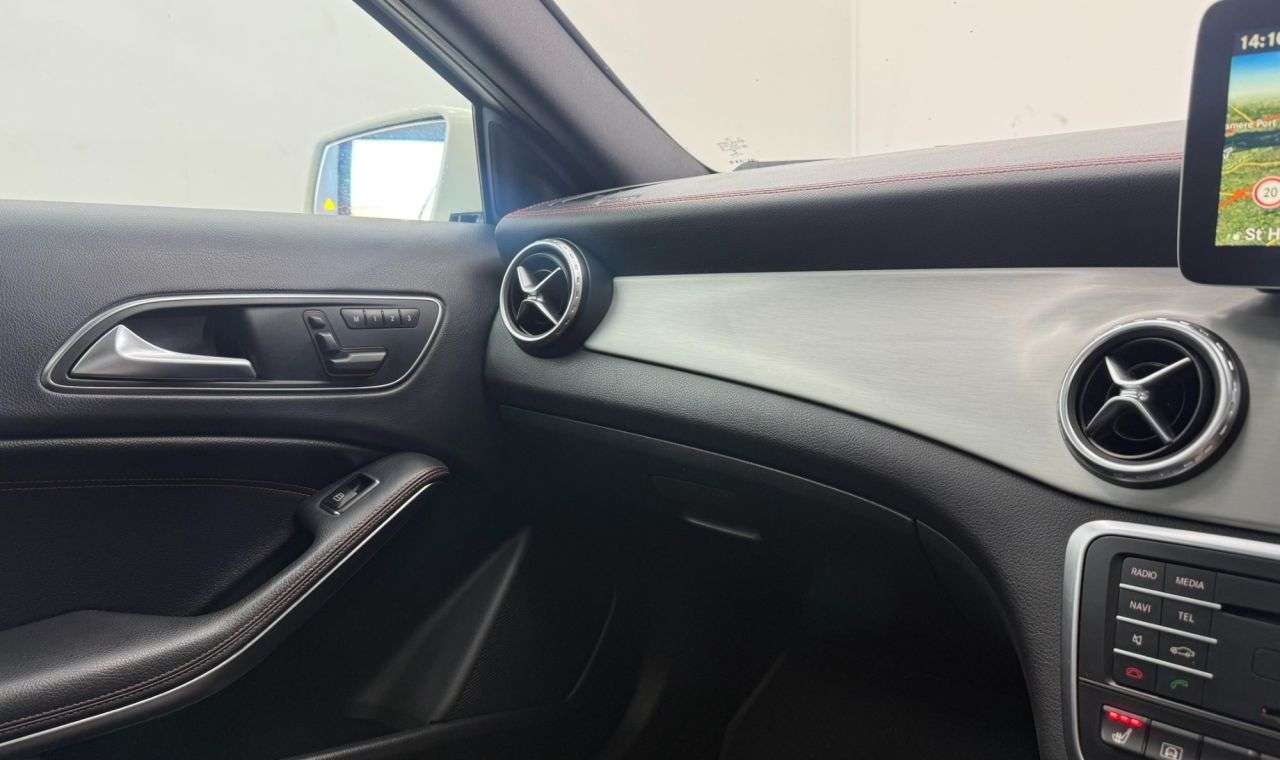 null MERCEDES-BENZ GLA null MERCEDES-BENZ GLA