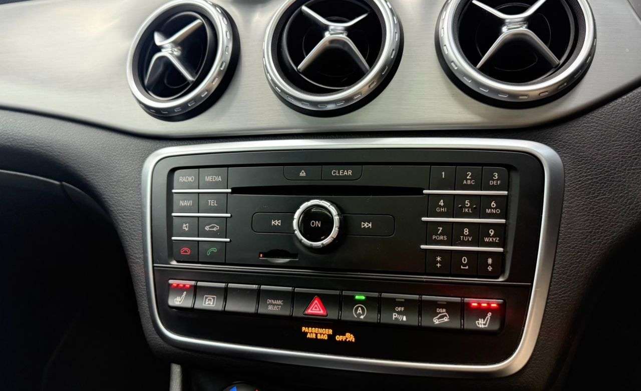 null MERCEDES-BENZ GLA null MERCEDES-BENZ GLA