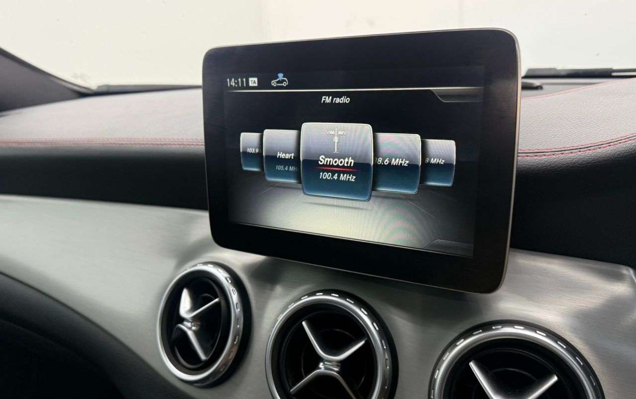 null MERCEDES-BENZ GLA null MERCEDES-BENZ GLA