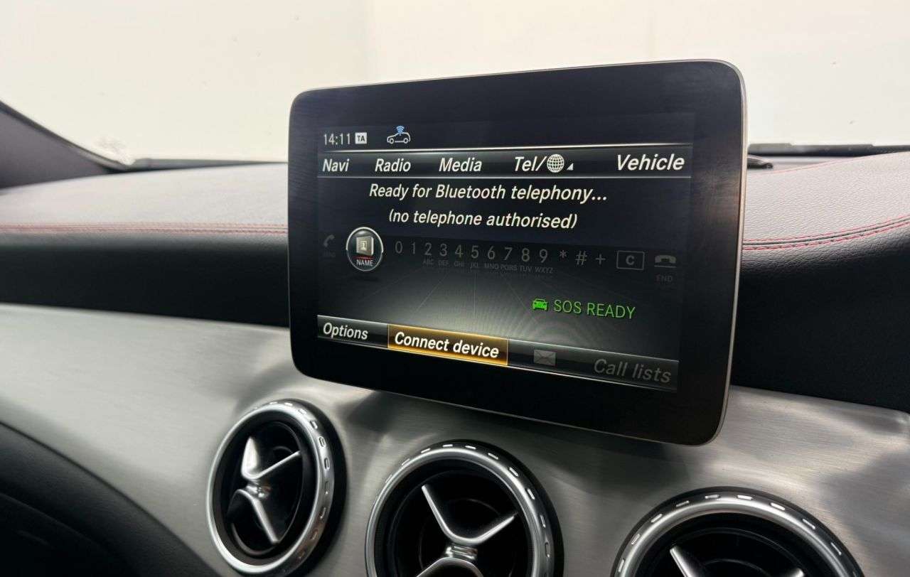 null MERCEDES-BENZ GLA null MERCEDES-BENZ GLA