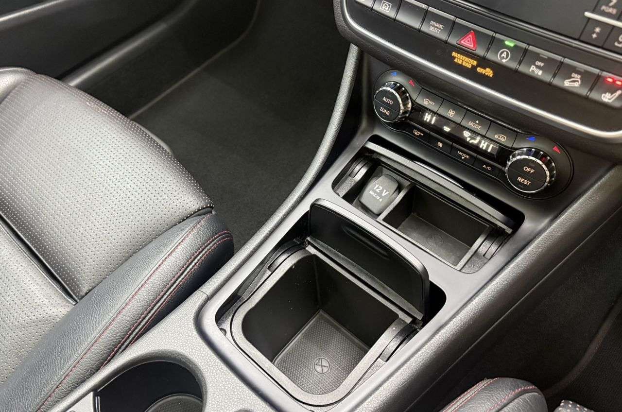 null MERCEDES-BENZ GLA null MERCEDES-BENZ GLA