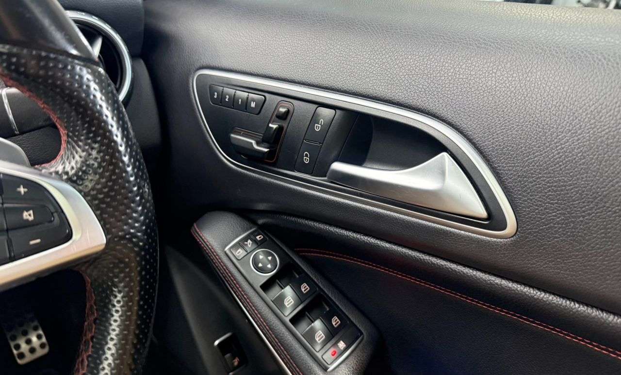 null MERCEDES-BENZ GLA null MERCEDES-BENZ GLA