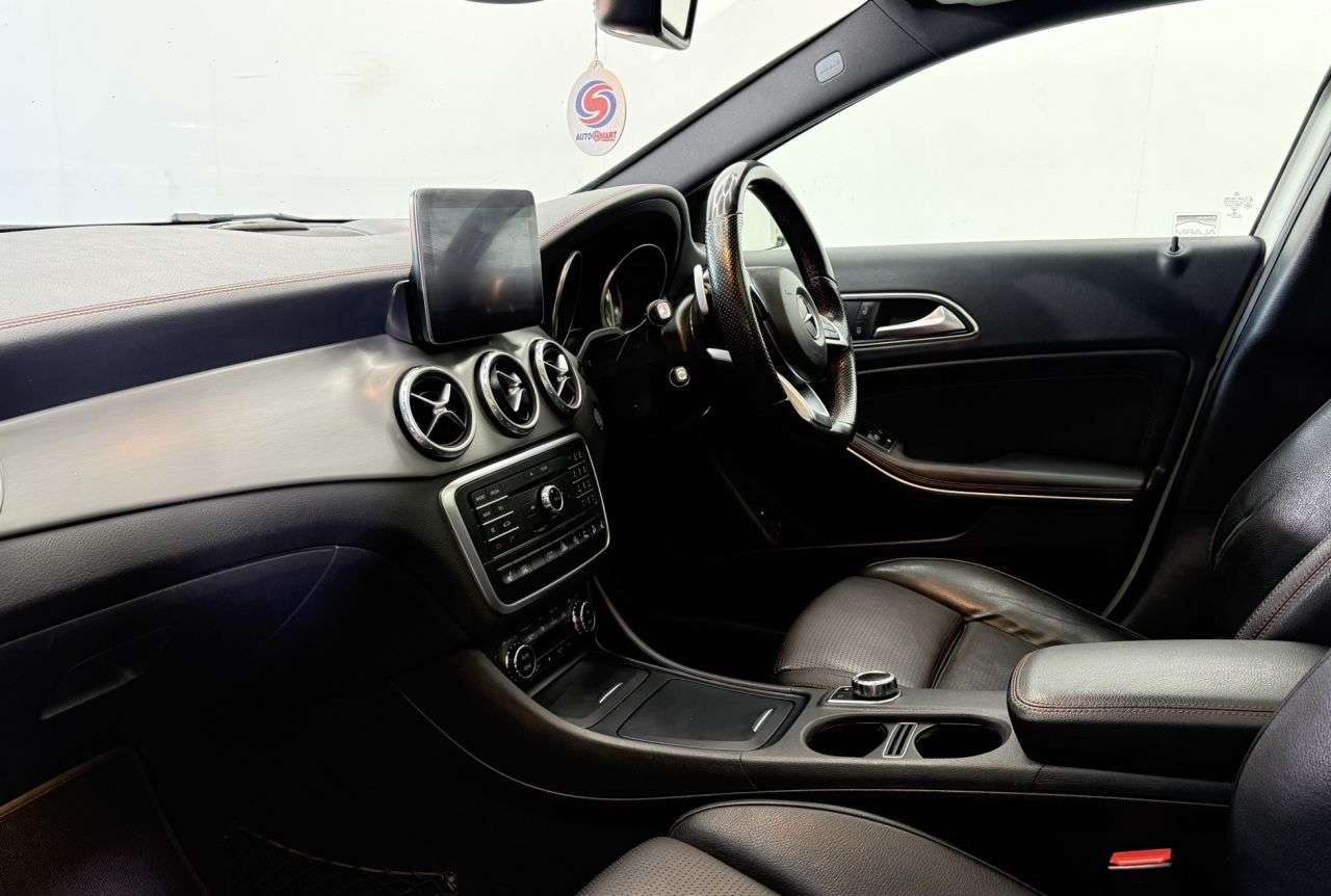 null MERCEDES-BENZ GLA null MERCEDES-BENZ GLA