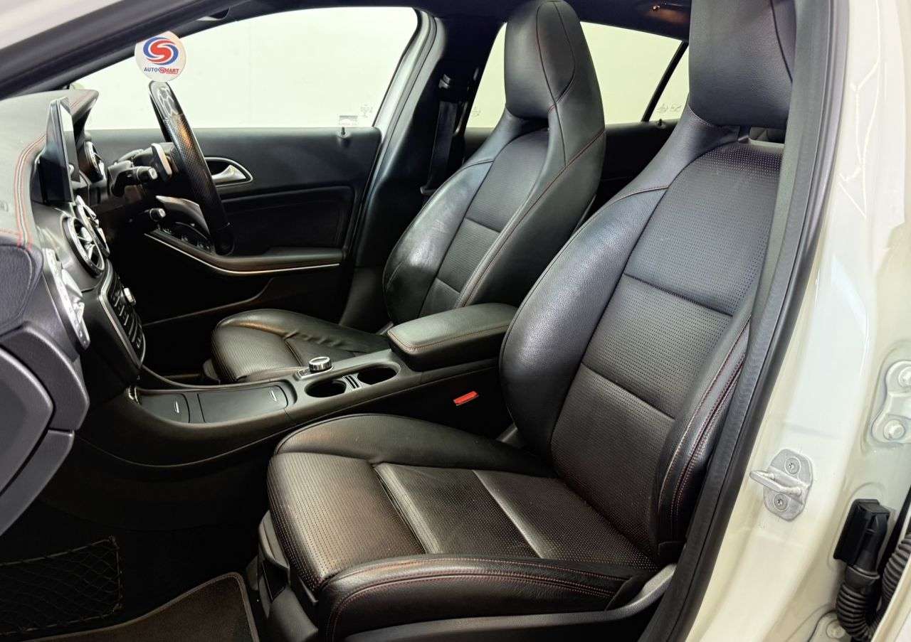 null MERCEDES-BENZ GLA null MERCEDES-BENZ GLA