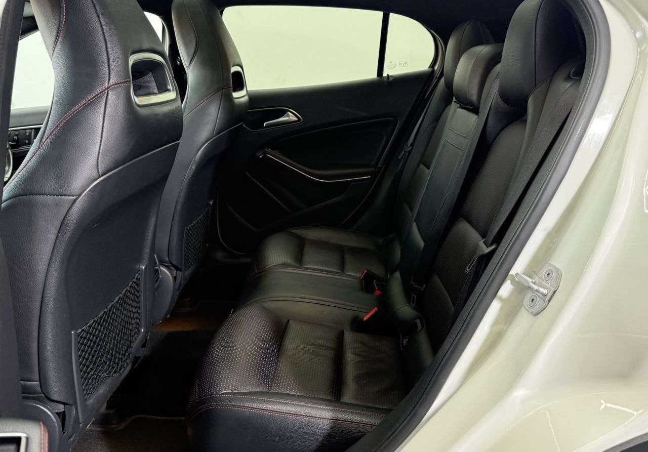 null MERCEDES-BENZ GLA null MERCEDES-BENZ GLA