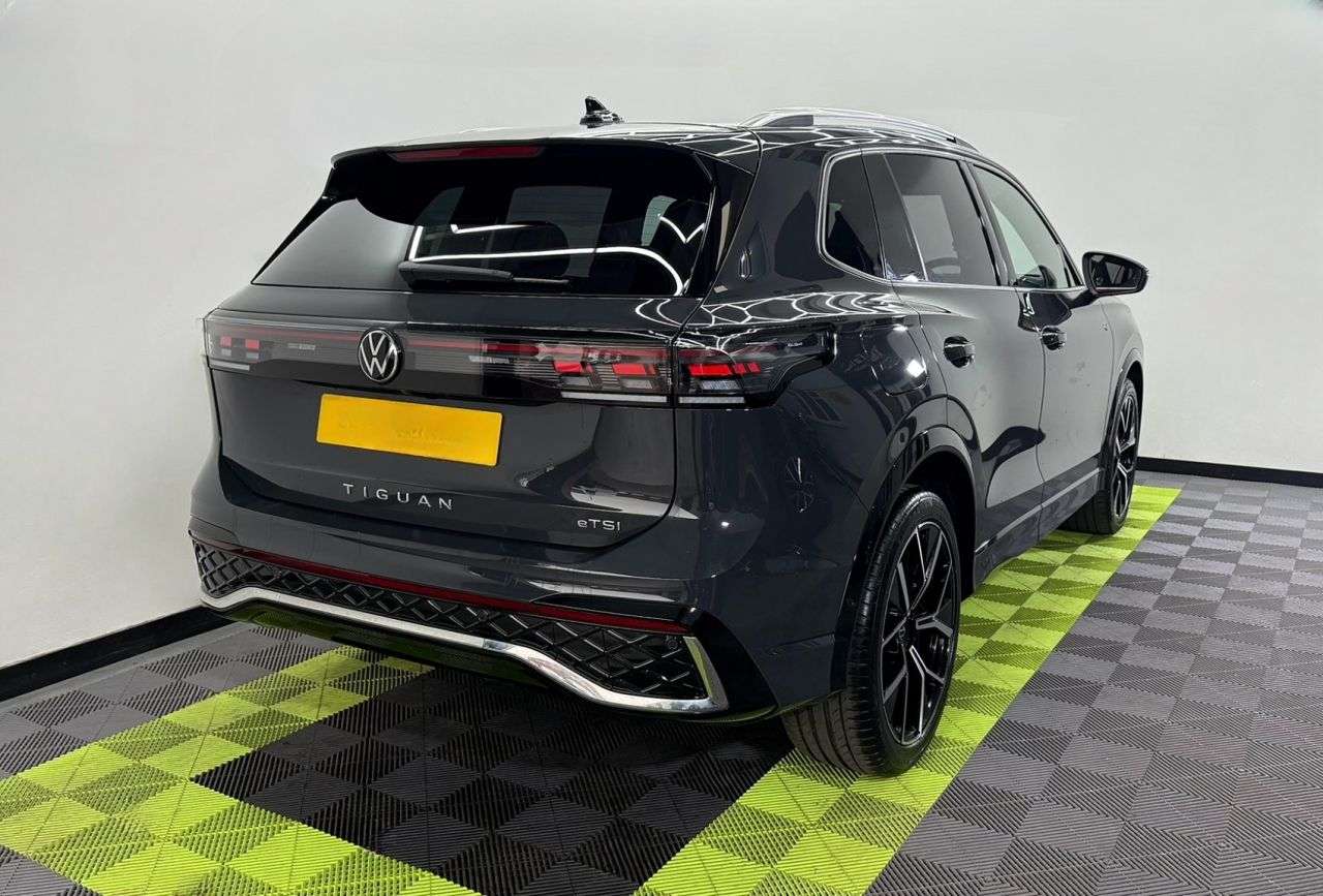 A 2024 VOLKSWAGEN TIGUAN 1.5 eTSI MHEV R-Line SUV 5dr Petrol Hybrid DSG Euro 6 (s/s) (150 ps) A 2024 VOLKSWAGEN TIGUAN 1.5 eTSI MHEV R-Line SUV 5dr Petrol Hybrid DSG Euro 6 (s/s) (150 ps)