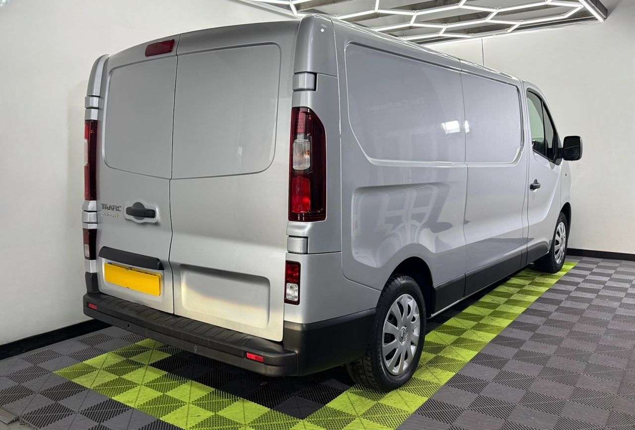 A 2018 RENAULT TRAFIC 1.6 dCi ENERGY 29 Business+ Panel Van 5dr Diesel Manual LWB Standard Roof E A 2018 RENAULT TRAFIC 1.6 dCi ENERGY 29 Business+ Panel Van 5dr Diesel Manual LWB Standard Roof E