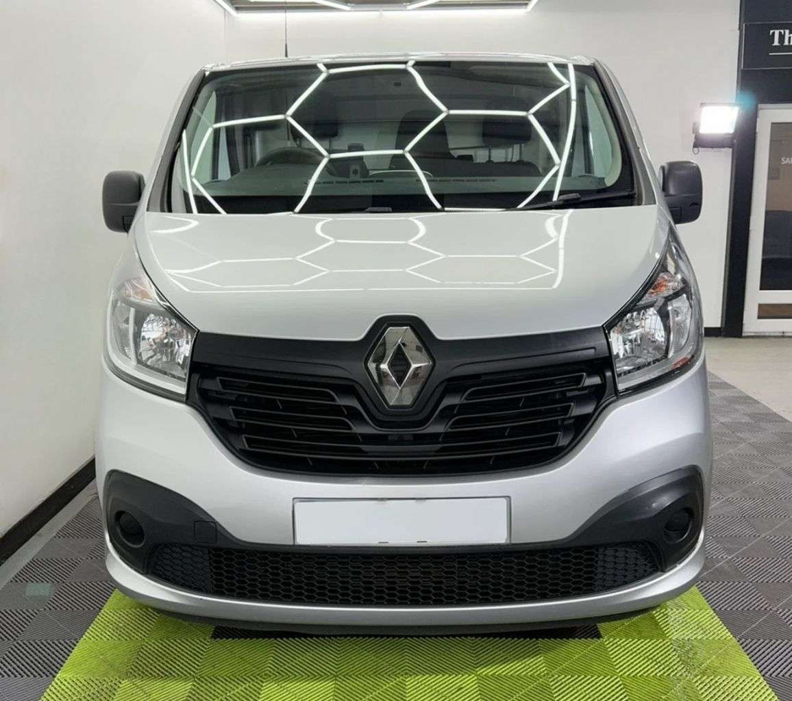 A 2018 RENAULT TRAFIC 1.6 dCi ENERGY 29 Business+ Panel Van 5dr Diesel Manual LWB Standard Roof E A 2018 RENAULT TRAFIC 1.6 dCi ENERGY 29 Business+ Panel Van 5dr Diesel Manual LWB Standard Roof E