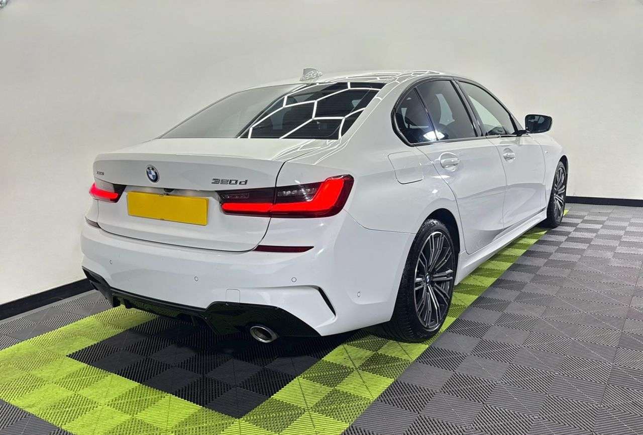 A 2019 BMW 3 SERIES 2.0 320d M Sport Saloon 4dr Diesel Auto xDrive Euro 6 (s/s) (190 ps) A 2019 BMW 3 SERIES 2.0 320d M Sport Saloon 4dr Diesel Auto xDrive Euro 6 (s/s) (190 ps)