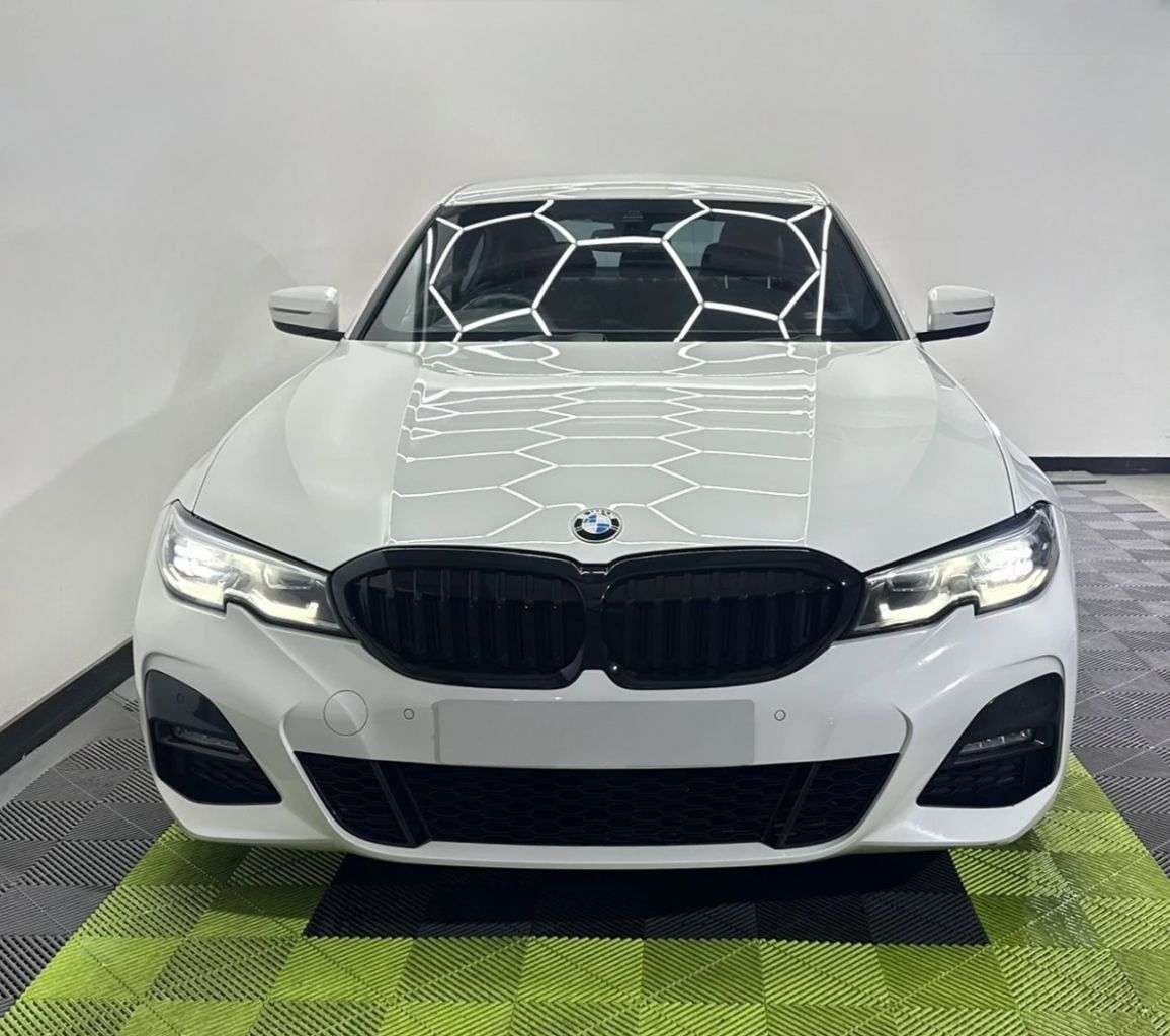 A 2019 BMW 3 SERIES 2.0 320d M Sport Saloon 4dr Diesel Auto xDrive Euro 6 (s/s) (190 ps) A 2019 BMW 3 SERIES 2.0 320d M Sport Saloon 4dr Diesel Auto xDrive Euro 6 (s/s) (190 ps)