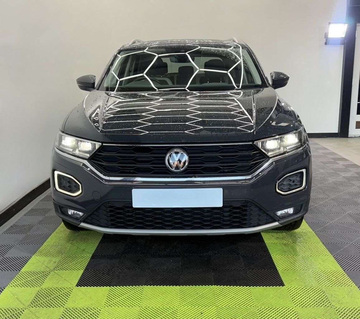 A 2019 VOLKSWAGEN T-ROC 1.5 TSI GPF EVO SEL SUV 5dr Petrol Manual Euro 6 (s/s) (150 ps) A 2019 VOLKSWAGEN T-ROC 1.5 TSI GPF EVO SEL SUV 5dr Petrol Manual Euro 6 (s/s) (150 ps)