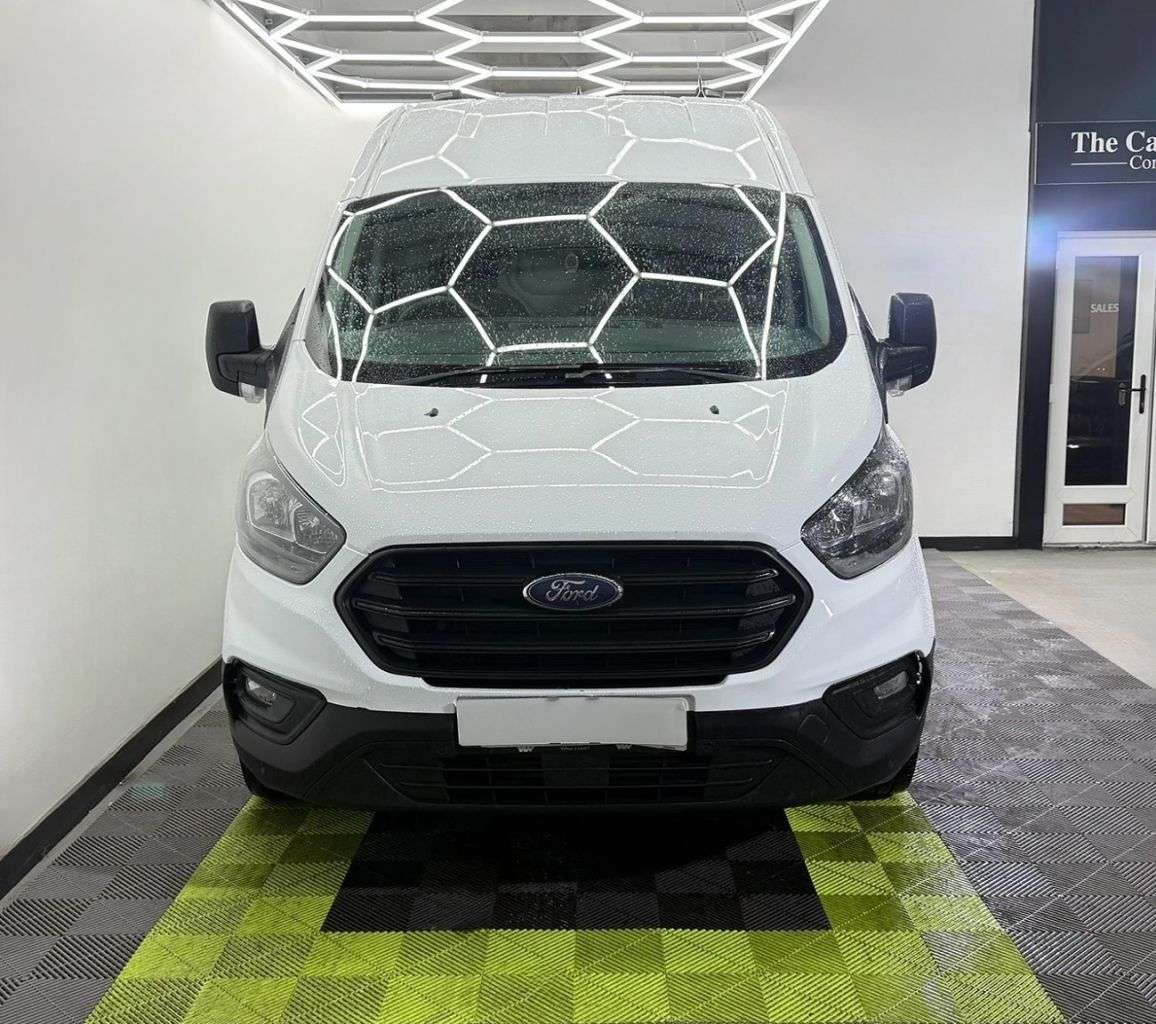 A 2020 FORD TRANSIT CUSTOM 2.0 300 EcoBlue Leader Panel Van 5dr Diesel Manual L1 H2 Euro 6 (s/s) (105 A 2020 FORD TRANSIT CUSTOM 2.0 300 EcoBlue Leader Panel Van 5dr Diesel Manual L1 H2 Euro 6 (s/s) (105