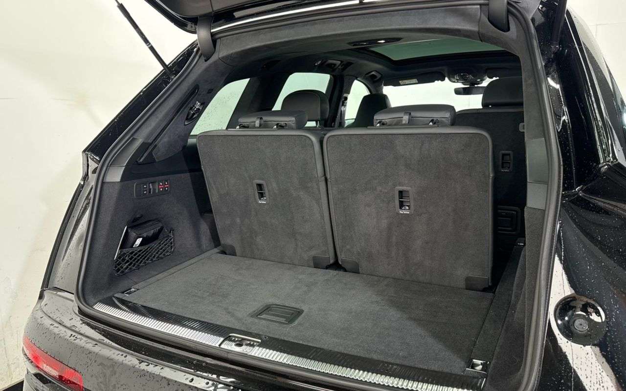 2023 AUDI SQ7 2023 AUDI SQ7