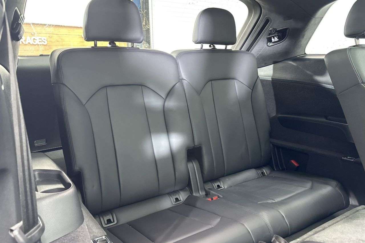 2023 AUDI SQ7 2023 AUDI SQ7