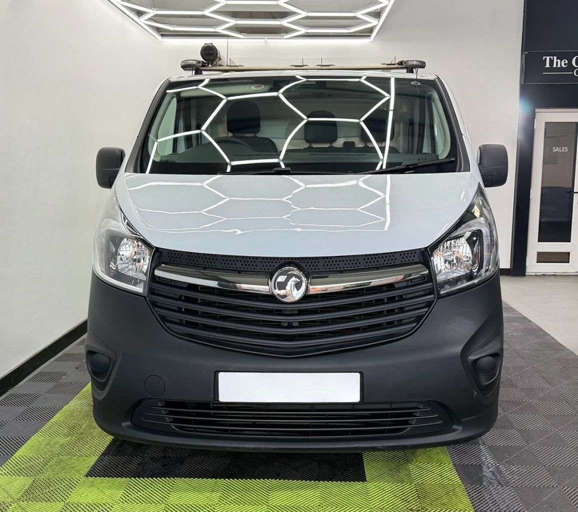 A 2016 VAUXHALL VIVARO 1.6 CDTi 2900 ecoFLEX Panel Van 5dr Diesel Manual L1 H1 Euro 5 (s/s) (90 ps A 2016 VAUXHALL VIVARO 1.6 CDTi 2900 ecoFLEX Panel Van 5dr Diesel Manual L1 H1 Euro 5 (s/s) (90 ps