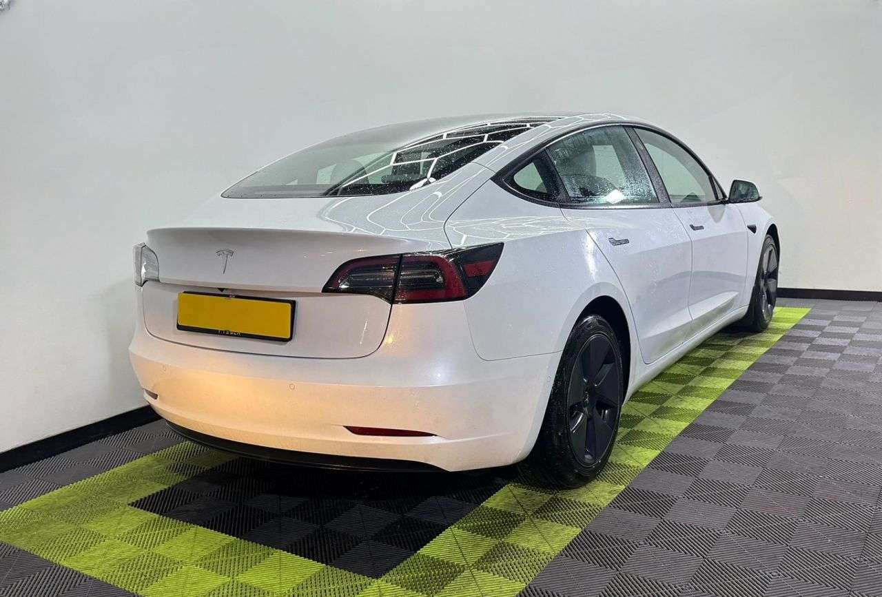 A 2021 TESLA MODEL 3 Standard Range Plus Saloon 4dr Electric Auto RWD (241 bhp) A 2021 TESLA MODEL 3 Standard Range Plus Saloon 4dr Electric Auto RWD (241 bhp)