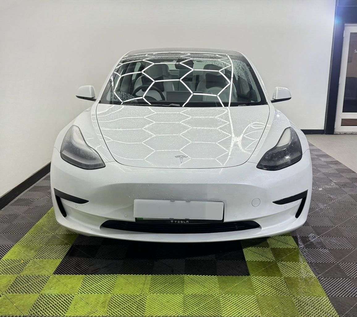 A 2021 TESLA MODEL 3 Standard Range Plus Saloon 4dr Electric Auto RWD (241 bhp) A 2021 TESLA MODEL 3 Standard Range Plus Saloon 4dr Electric Auto RWD (241 bhp)