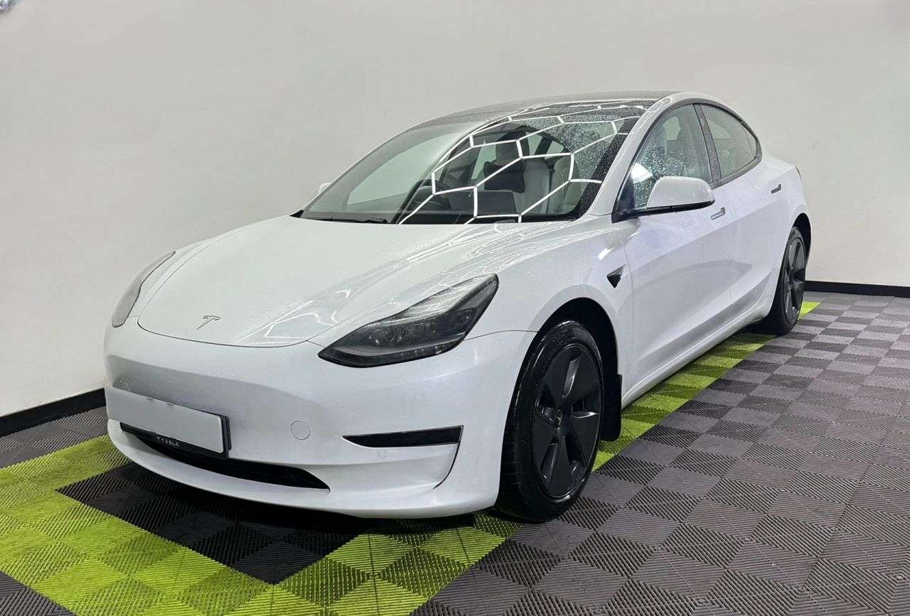 A 2021 TESLA MODEL 3 Standard Range Plus Saloon 4dr Electric Auto RWD (241 bhp) A 2021 TESLA MODEL 3 Standard Range Plus Saloon 4dr Electric Auto RWD (241 bhp)