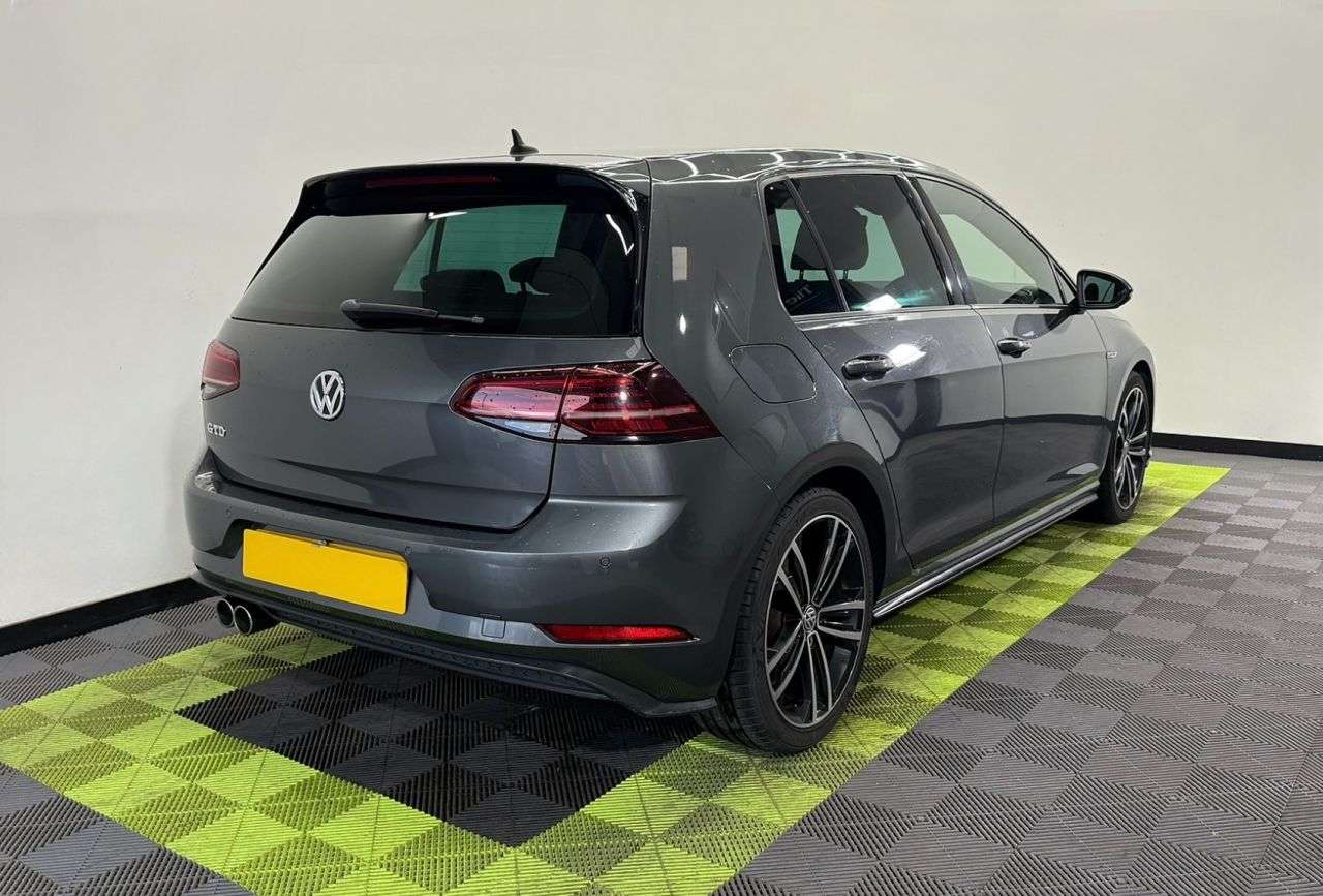 A 2017 VOLKSWAGEN GOLF 2.0 TDI BlueMotion Tech GTD Hatchback 5dr Diesel DSG Euro 6 (s/s) (184 ps) A 2017 VOLKSWAGEN GOLF 2.0 TDI BlueMotion Tech GTD Hatchback 5dr Diesel DSG Euro 6 (s/s) (184 ps)