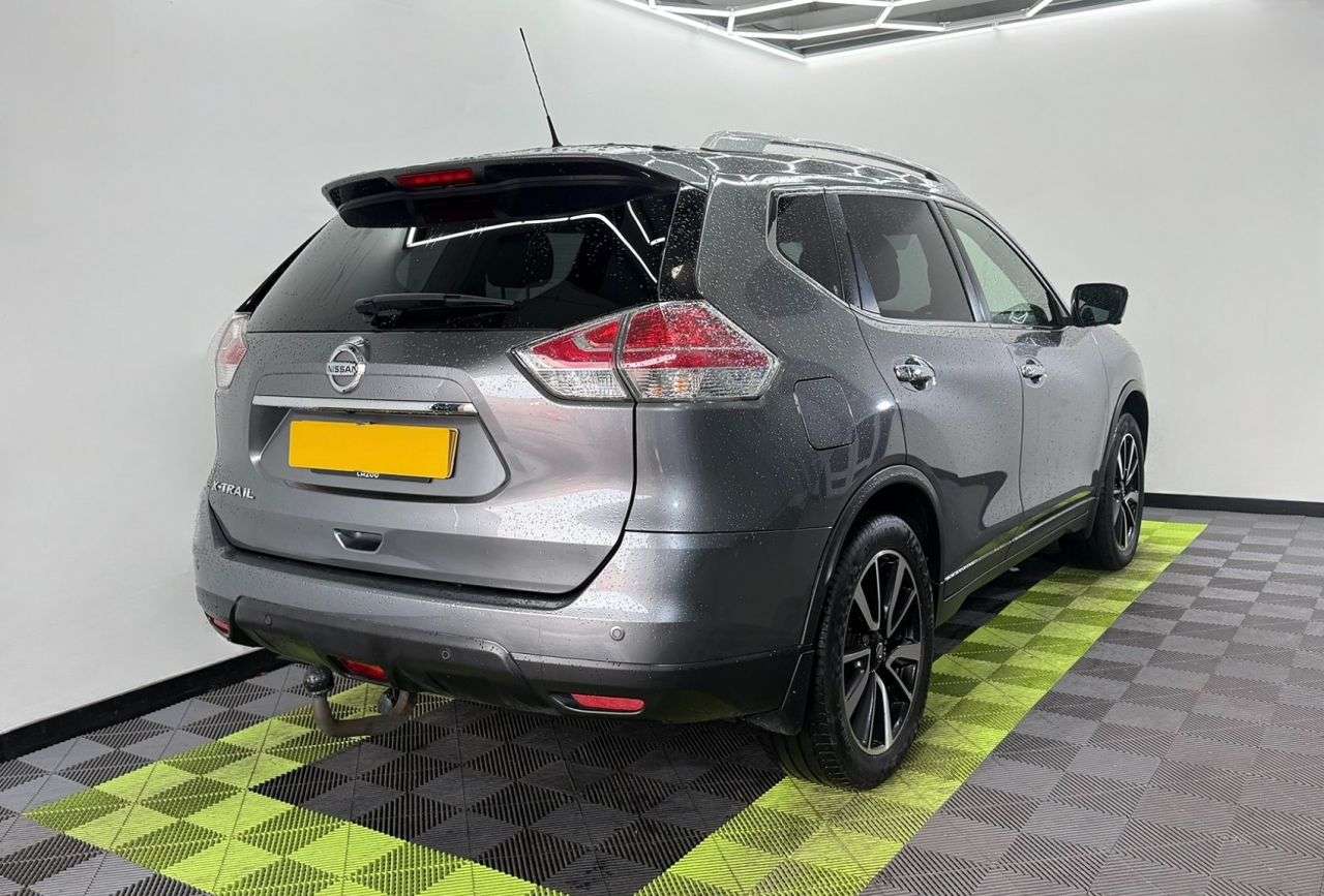 A 2017 NISSAN X-TRAIL N-VISION DCI A 2017 NISSAN X-TRAIL N-VISION DCI