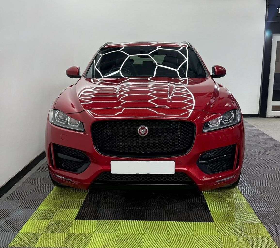 A 2019 JAGUAR F-PACE 2.0 D180 R-Sport SUV 5dr Diesel Auto AWD Euro 6 (s/s) (180 ps) A 2019 JAGUAR F-PACE 2.0 D180 R-Sport SUV 5dr Diesel Auto AWD Euro 6 (s/s) (180 ps)