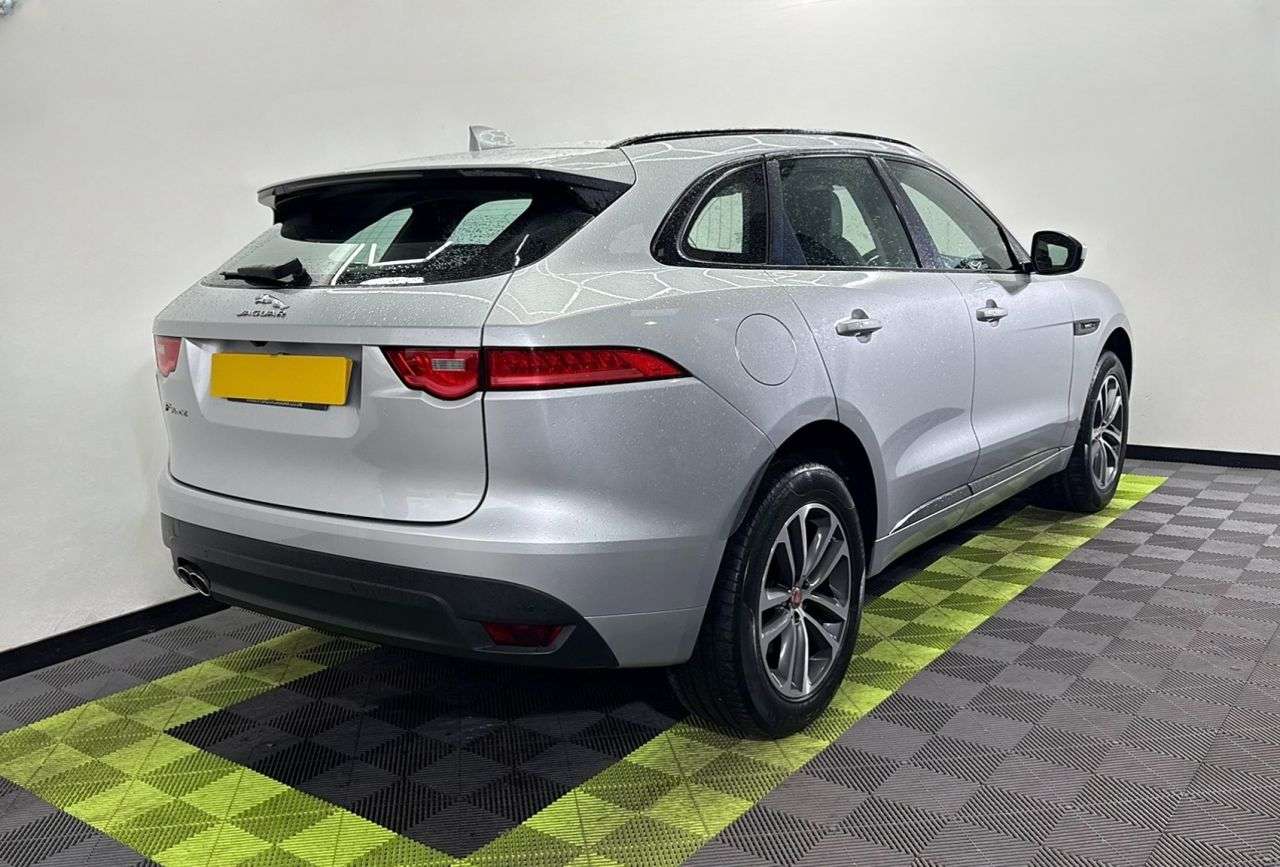 A 2017 JAGUAR F-PACE 2.0 D180 R-Sport SUV 5dr Diesel Auto AWD Euro 6 (s/s) (180 ps) A 2017 JAGUAR F-PACE 2.0 D180 R-Sport SUV 5dr Diesel Auto AWD Euro 6 (s/s) (180 ps)