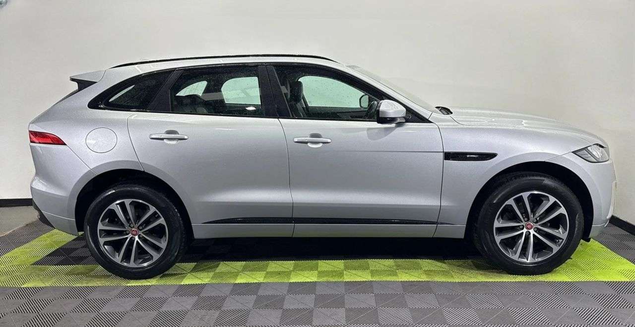 2017 JAGUAR F-PACE 2017 JAGUAR F-PACE