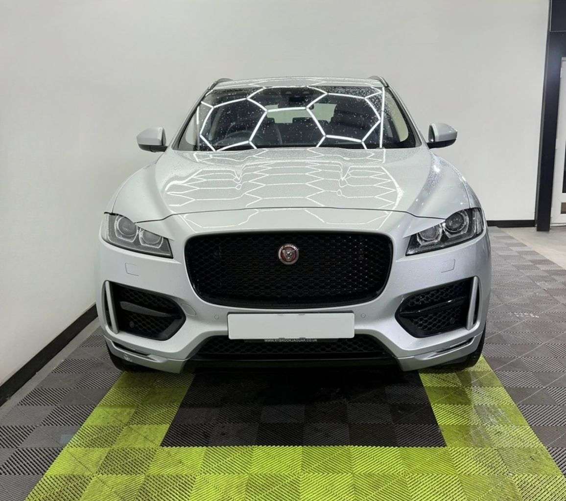 A 2017 JAGUAR F-PACE 2.0 D180 R-Sport SUV 5dr Diesel Auto AWD Euro 6 (s/s) (180 ps) A 2017 JAGUAR F-PACE 2.0 D180 R-Sport SUV 5dr Diesel Auto AWD Euro 6 (s/s) (180 ps)