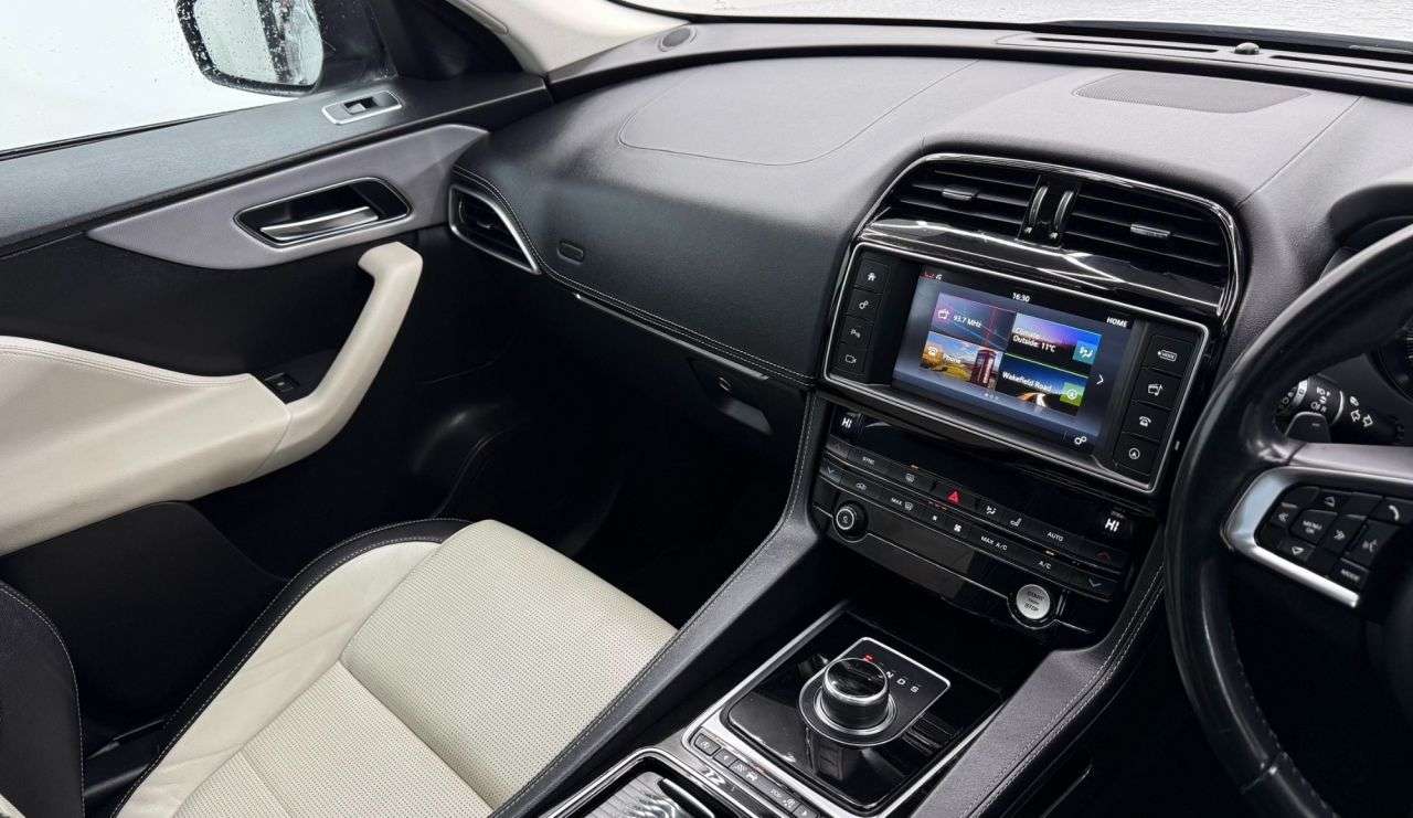 2017 JAGUAR F-PACE 2017 JAGUAR F-PACE